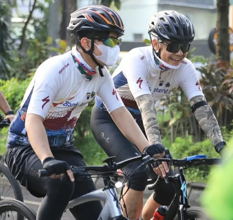 Ganjar dan Gibran Hadir di Tengah Peserta Event Sport Tourism Jateng