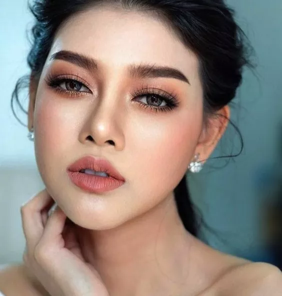 Tren Riasan “Peach”, Berikan Kesan Segar di Wajah.