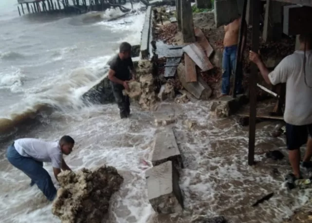 34 Warga Mengungsi Akibat Banjir Rob di Kepulauan Riau