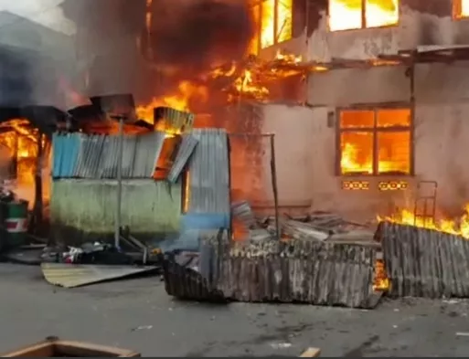 Rumah Tua di Ambon Terbakar, 2 Orang Korban Tewas