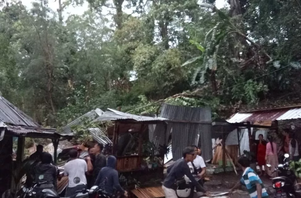 Hujan dan Angin Kencang di Trawas Mojokerto, 3 Warga Tewas
