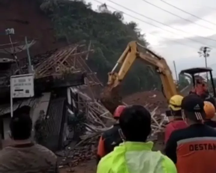 Tebing 25 Meter di Pekalongan Longsor, 4 Korban Meninggal Dunia
