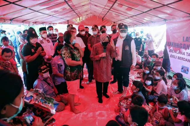 Mensos Risma Tinjau Lokasi Longsor di Deli Serdang, Sumatera Utara
