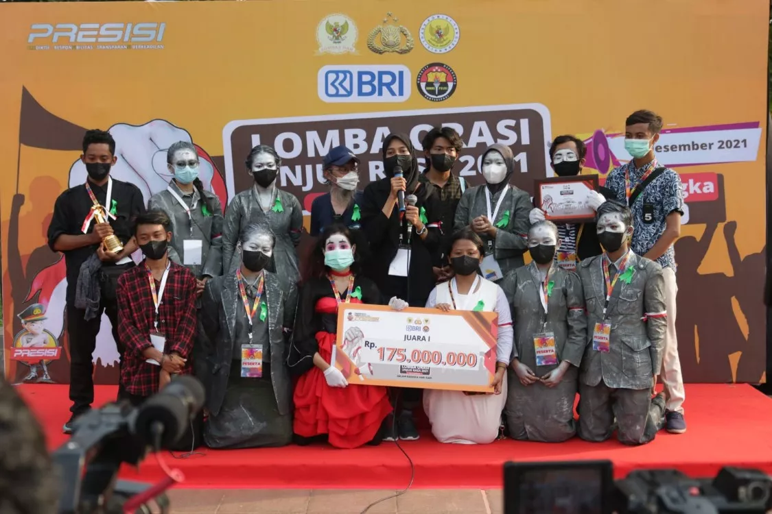 Kapolda Jatim Beri Bonus Juara I Lomba Orasi Piala Kapolri