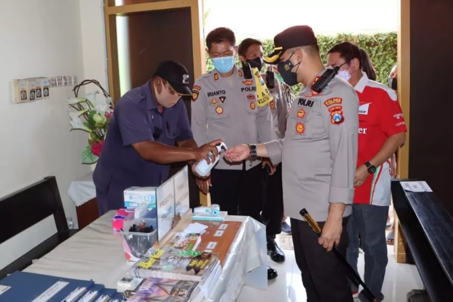 Jelang Nataru, Kapolres Pasuruan Kota Tinjau 12 Gereja di Kota Pasuruan