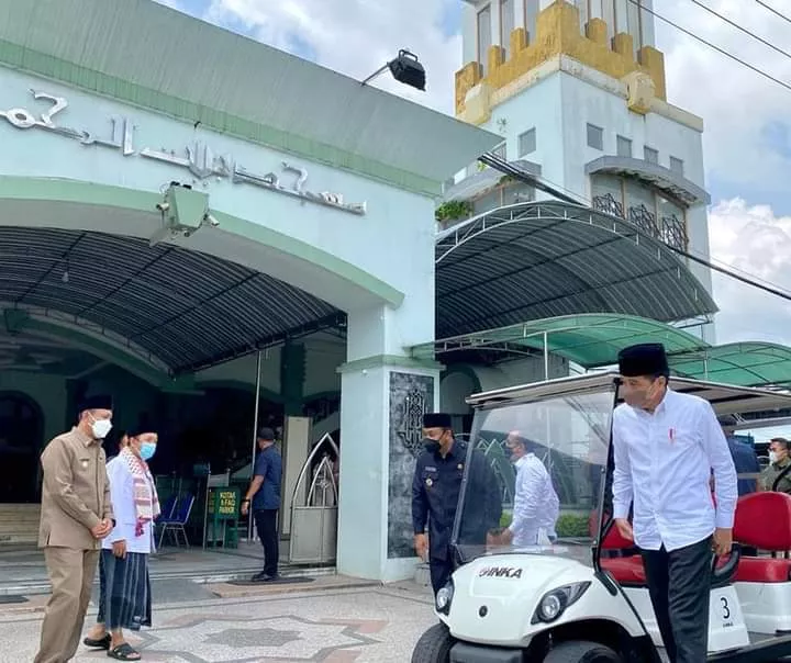 Tiba di Ngawi, Presiden Tunaikan Salat Jumat di Masjid Agung Baiturrahman