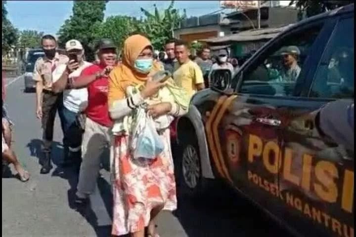 Heboh! Bayi Laki-laki Ditemukan di Depan Bakul Soto Tulungagung