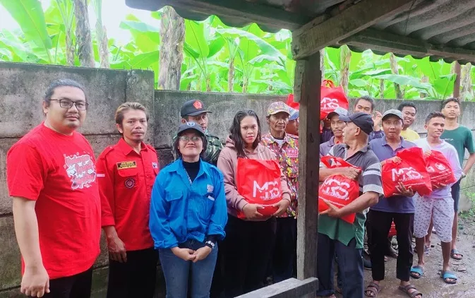 Jelang Nataru, KNPI Medan Bantu Masyarakat Kurang Mampu Di Medan Selayang