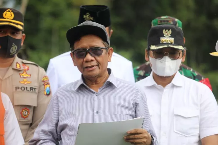 Berkunjung ke Lumajang, Mahfud MD Pertegas Relokasi Pengungsi Semeru
