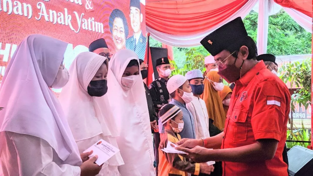 HUT ke 49, DPC PDIP Surabaya Doa Lintas Agama dan Beri Santunan Anak Yatim