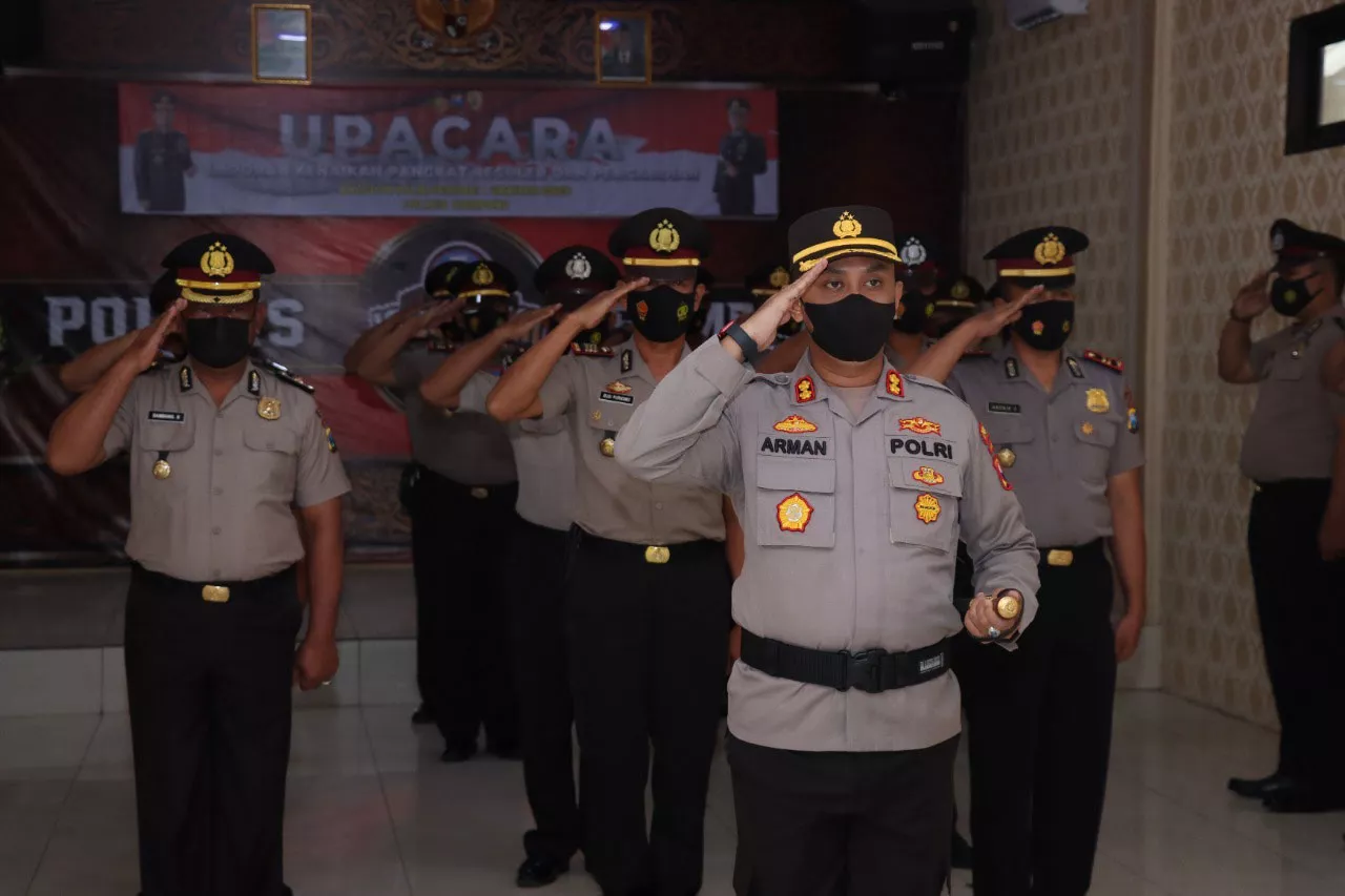 65 Personil Polres Sampang Naikan Pangkat, Kapolda Pimpin Prosesi Secara Virtual