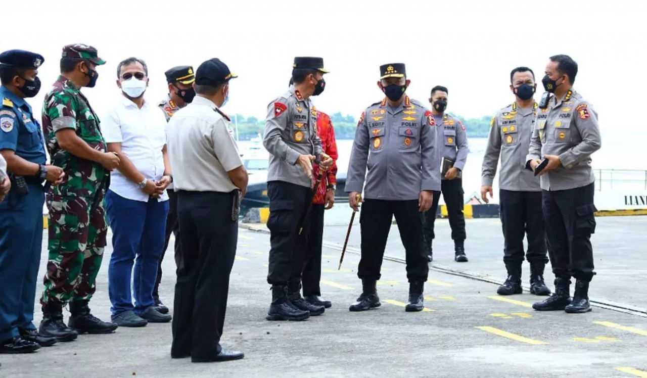 Tinjau Pelabuhan Benoa, Kapolri Minta Prokes dan Karantina PPLN Diperketat
