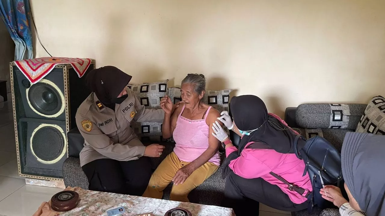 Penuhi Target Pemerintah, Vaksinasi Lansia di Batu Dilaksanakan door to door