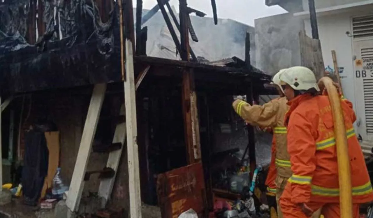 Sebuah Rumah di Cengkareng Jakarta Hangus Dilalap si Jago Merah
