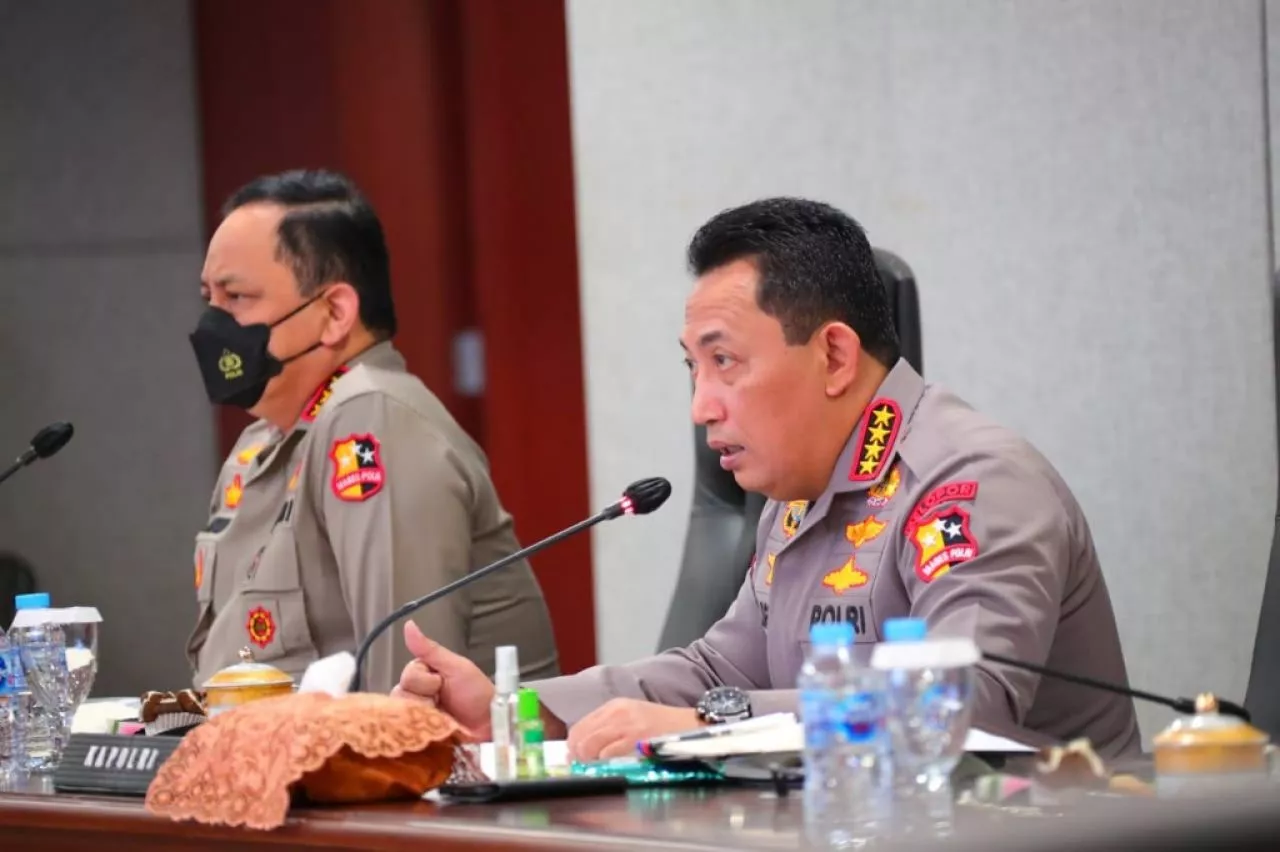 Gelar Anev, Instruksi Kapolri Jangan Enggan Temui Warga dan Jaga Kepercayaan Pub