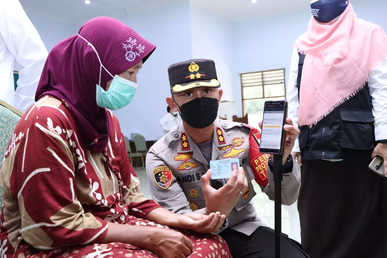 AKBP Andi Sanjaya Jelaskan Aplikasi Peduli Lindungi Pada Peserta Vaksin