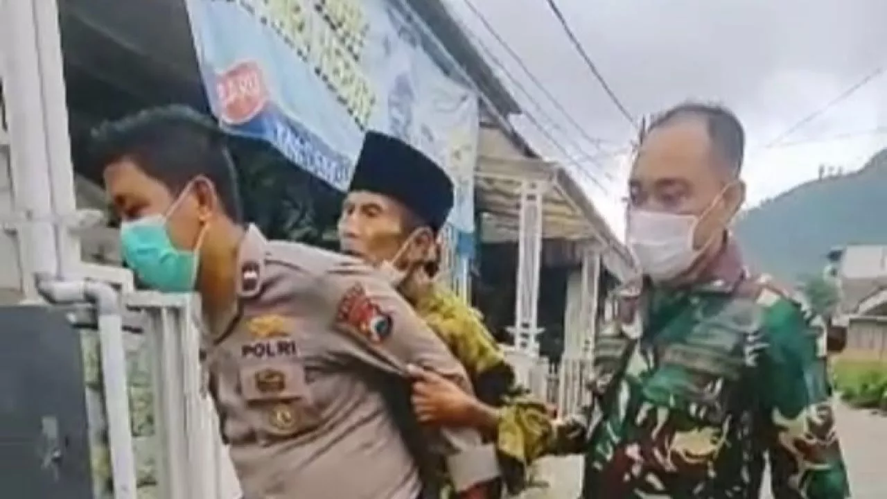 Duet Babinsa dan Bhabinkamtibmas Desa Sumberejo Capai Target Vaksinasi