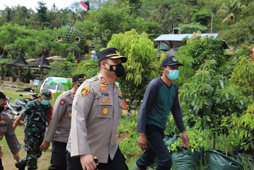 Kapolres Kediri Kota Tinjau Lokasi Banjir dan Longsor di Desa Blimbing Mojo