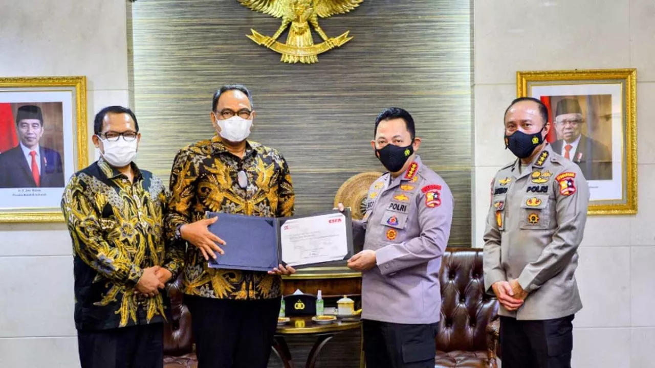 Terima Sertifikat CSFA dari BPK, Kapolri Ingin Personel Miliki Kemampuan Auditor