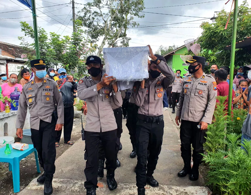 Tiba di Rumah Duka Lumajang, Jenazah Sri Mindari Disambut Isak Tangis
