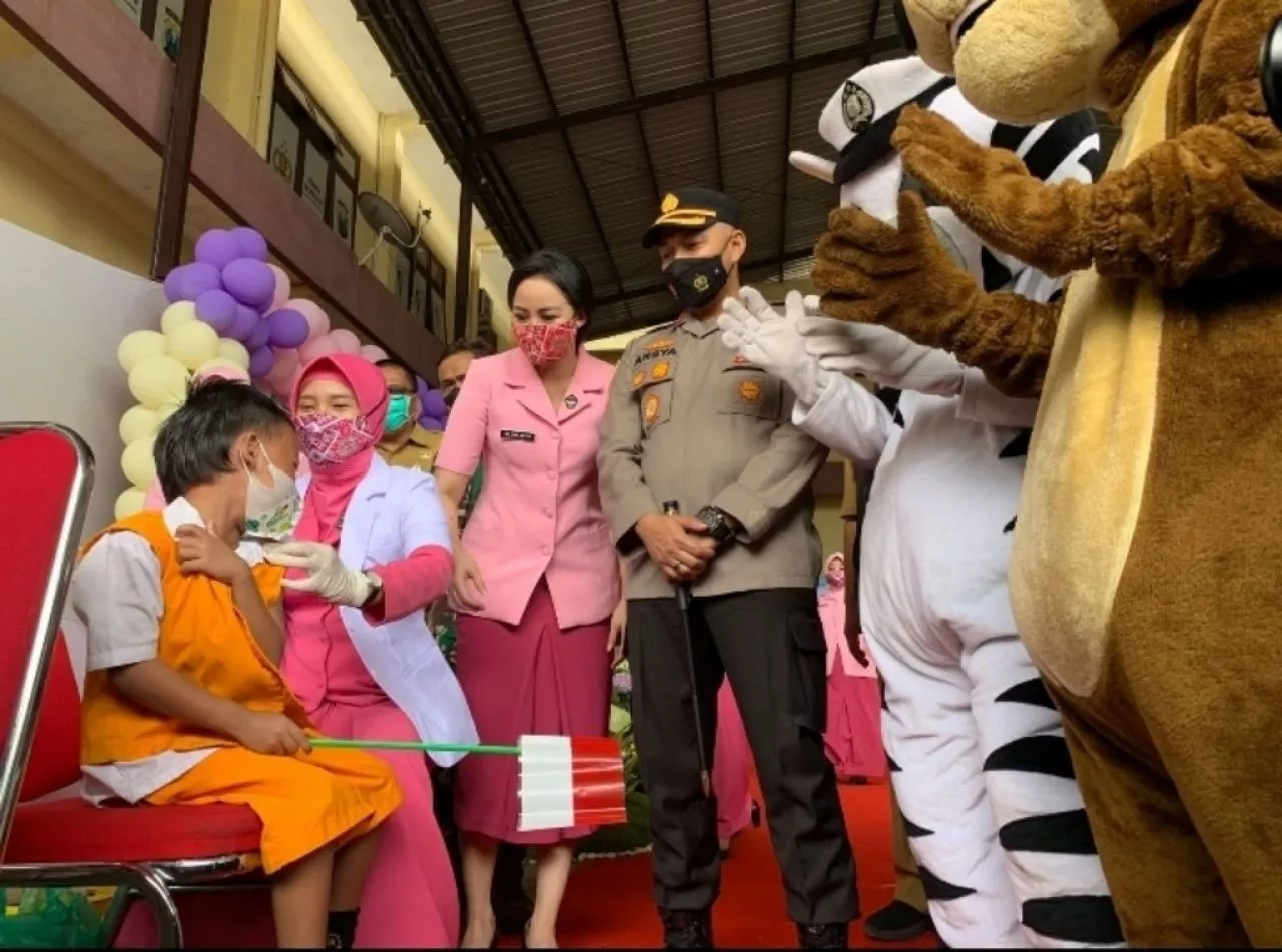 Polres Probolinggo Undang Badut Agar Anak Minat Vaksin