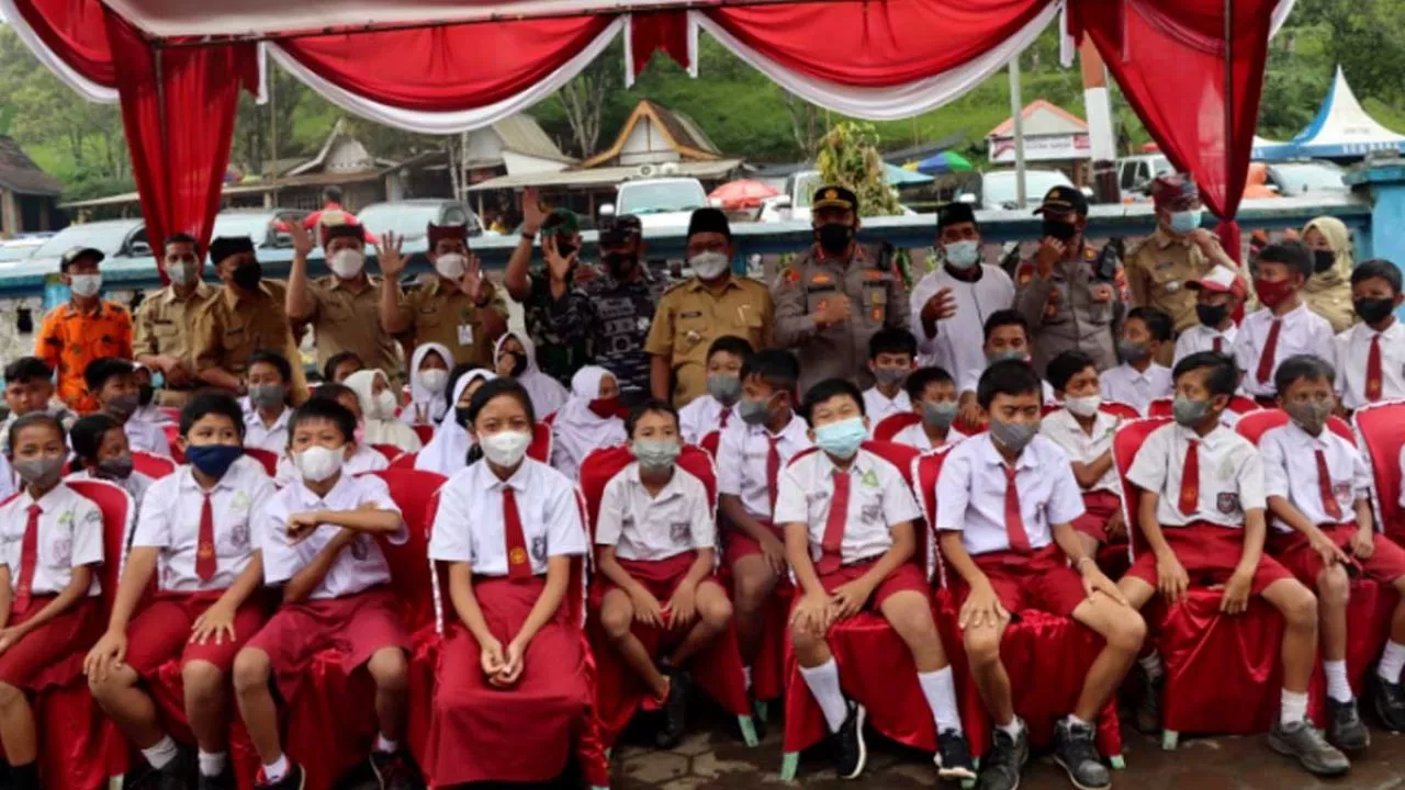 Jemput Bola, Polresta Banyuwangi Kebut Vaksinasi Covid-19 untuk Anak