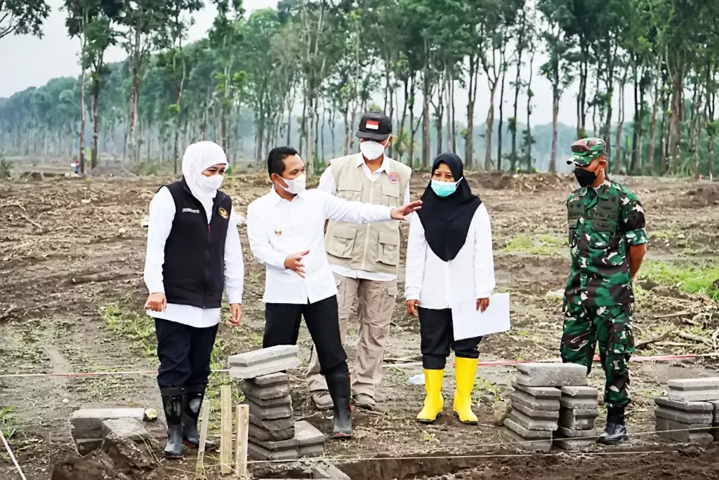 Gubernur Bilang Pembangunan Huntara di Lumajang Sudah Proses Pemadatan Tanah