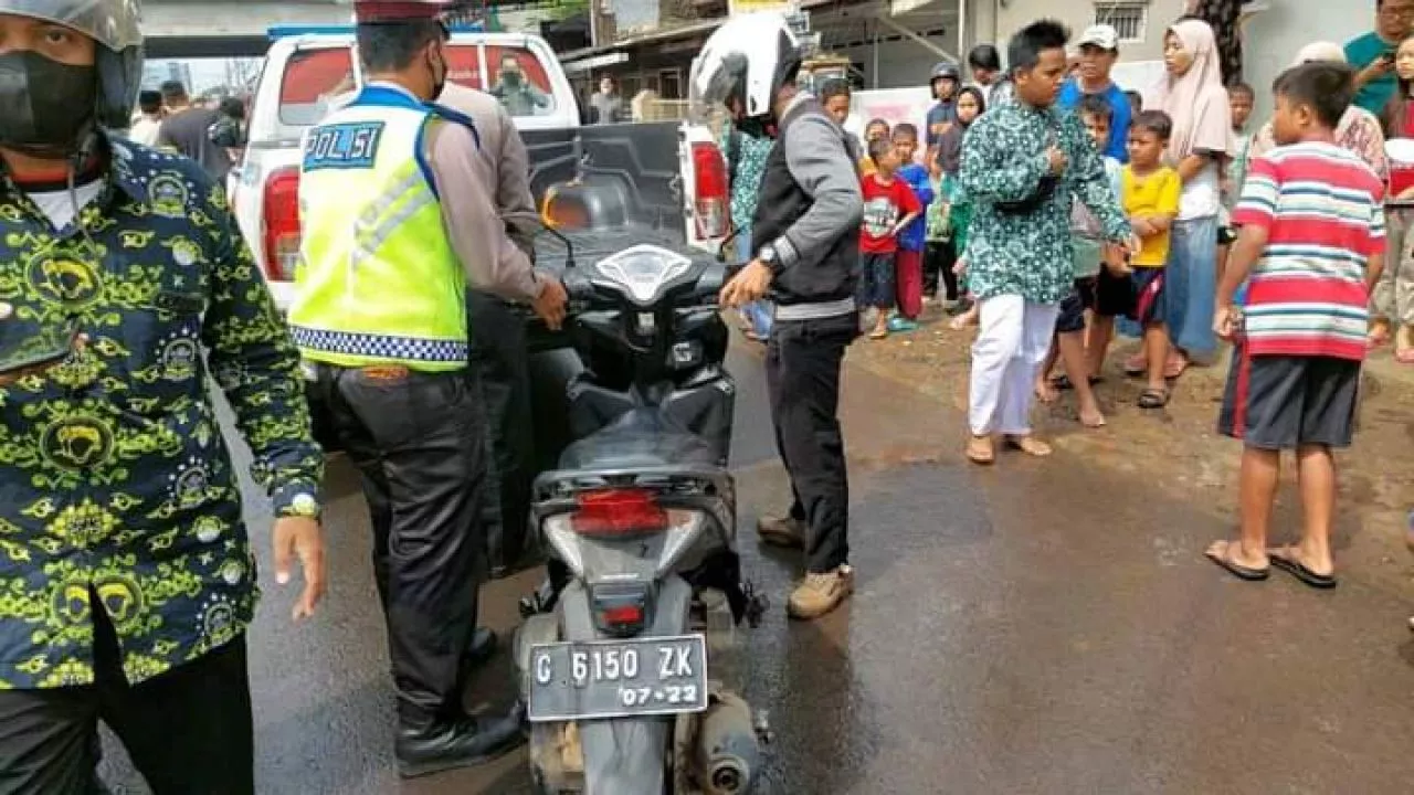 Laka di Pekalongan Melibatkan Truk dan Vario, Seorang Pelajar Tewas