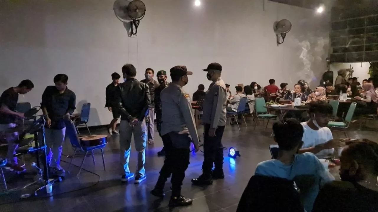 Antisipasi Lonjakan Omicron, Live Musik Warung Kebunsari Dibubarkan