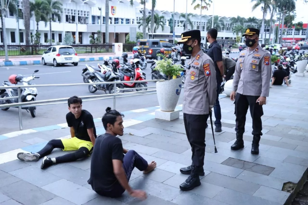 Cegah Meroketnya Omicron, Kapolres Jember Pimpin Langsung Pamor Keris