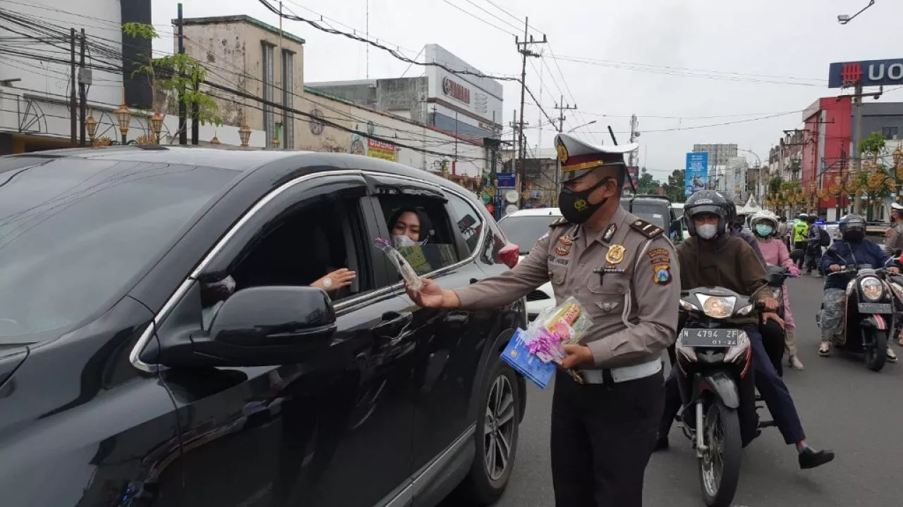 Jadikan Valentine Day Kampanyekan Prokes dan Disiplin Lalu Lintas