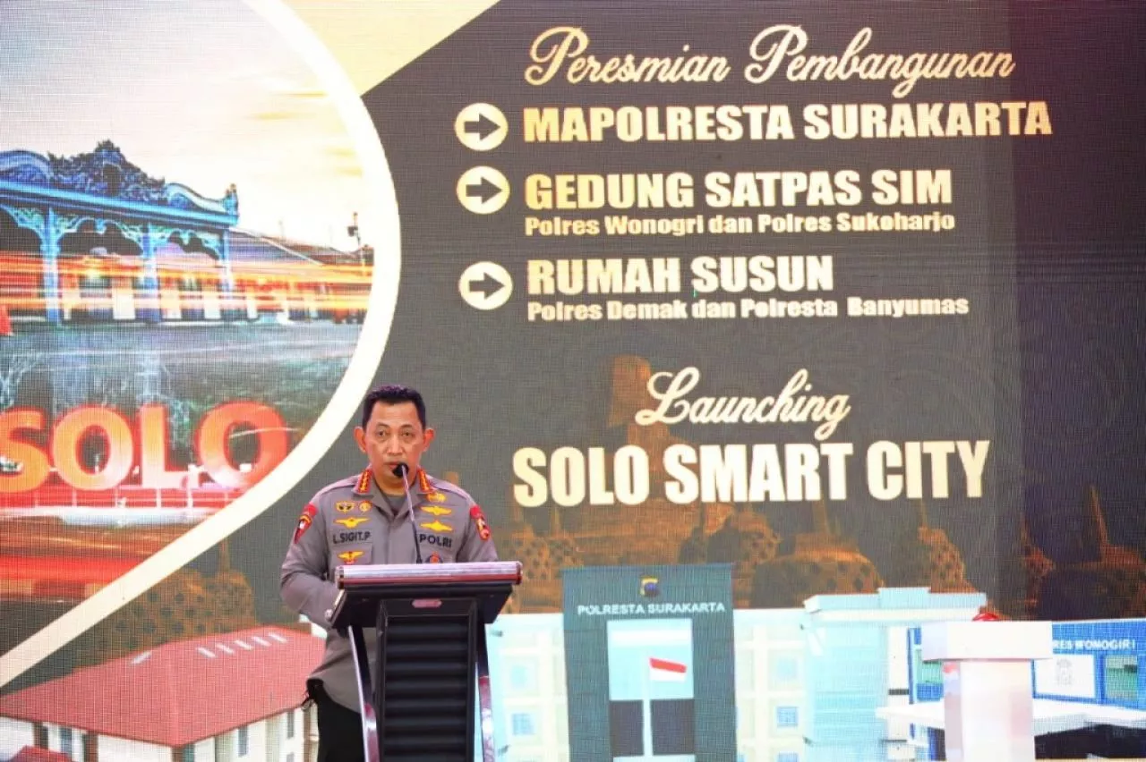 Mudahkan Pelayanan Publik, Kapolri Resmikan Satpas dan Solo Smart City