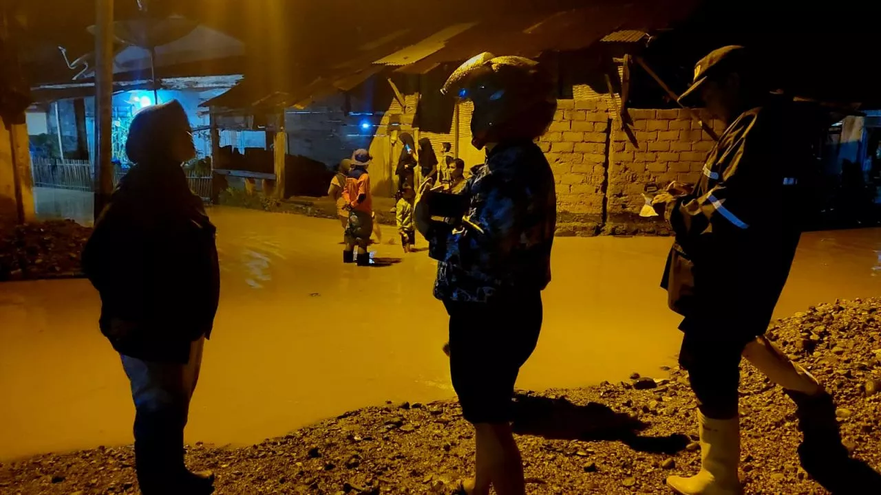 Banjir di Solok, Rendam 60 Rumah dan Mengganggu Jaringan Telekomunikasi