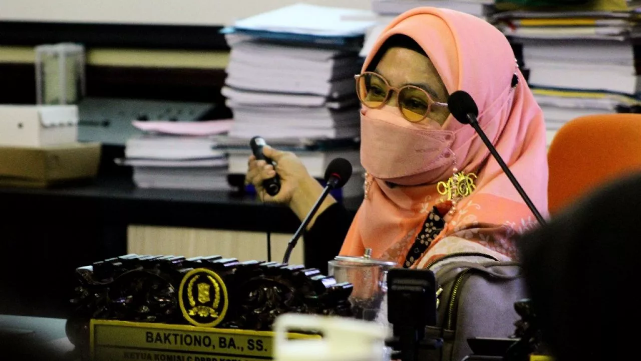 Aning Rahmawati Pimpin RDP Bangunan Liar di Keputih, Pengapling Tak Hadir