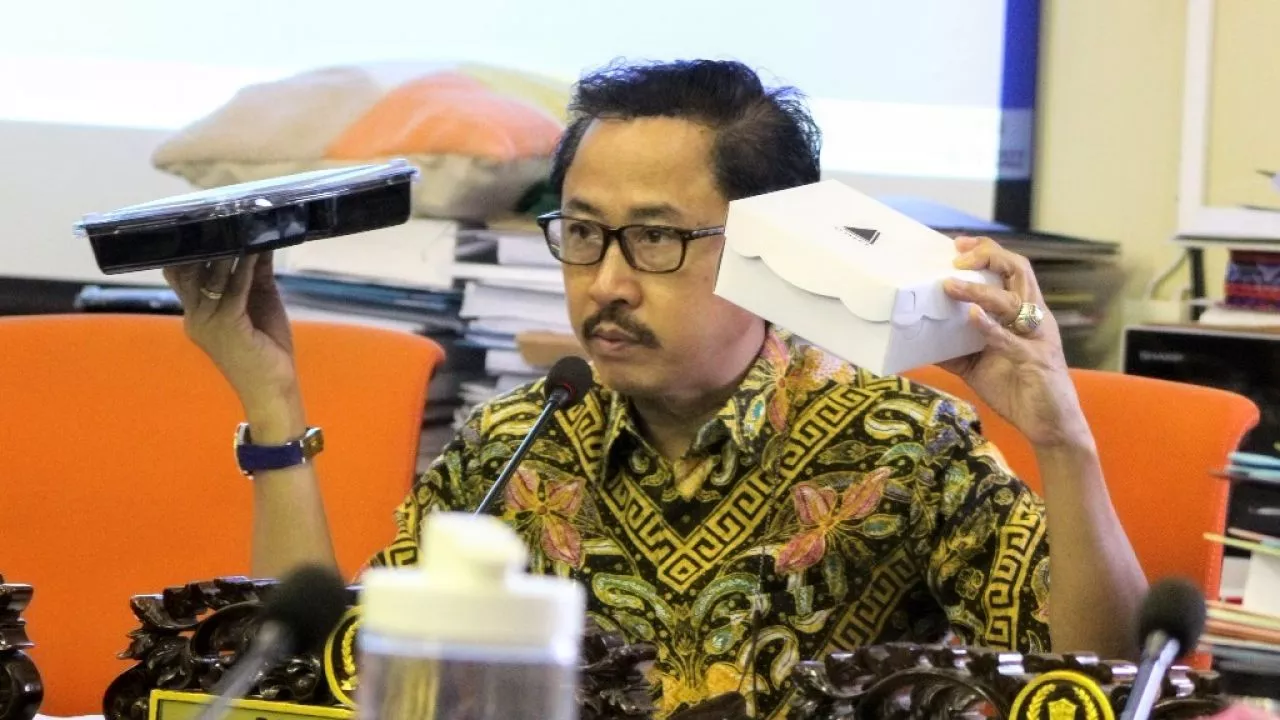 Baktiono Pimpin Rapat Pansus LKPJ Wali Kota Surabaya: E-Peken Harus Dimulai
