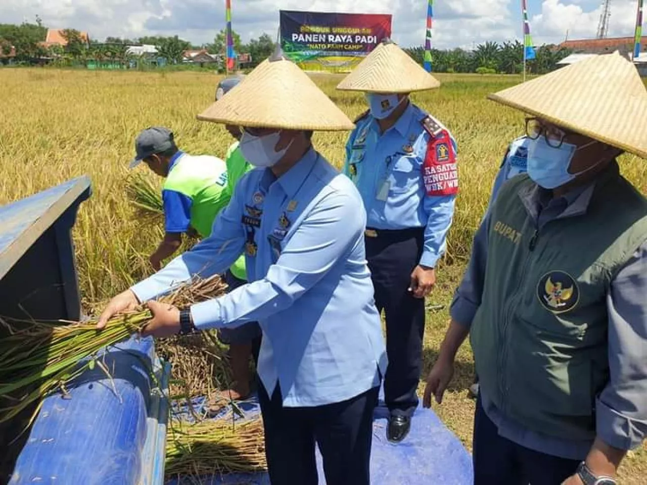 Lapas Pamekasan Panen Raya dan Jual 8.000 Paving Blok Hasil Karya WBP