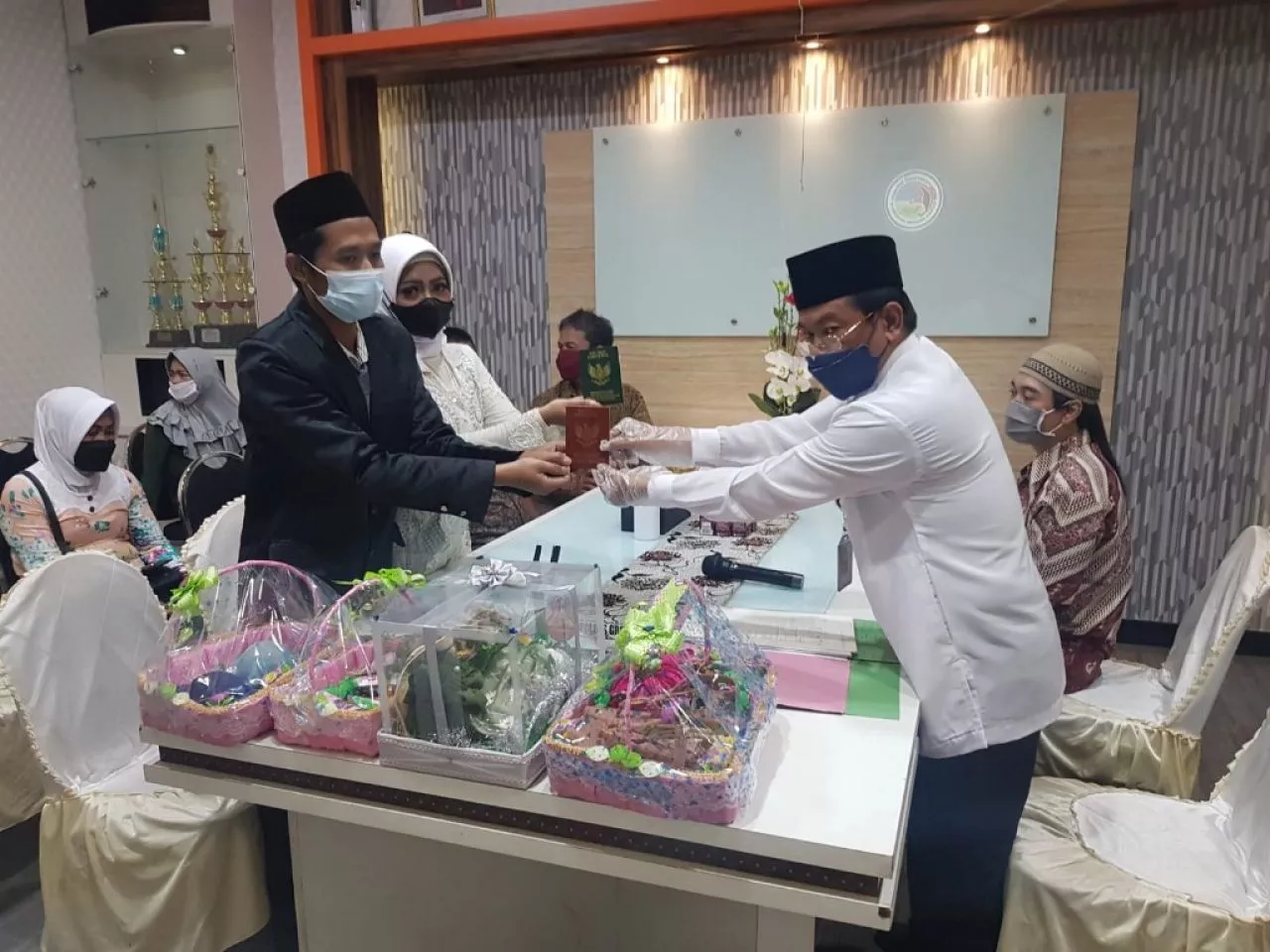 Jeruji Besi Saksi Kesetiaan Bagi Kedua Insan