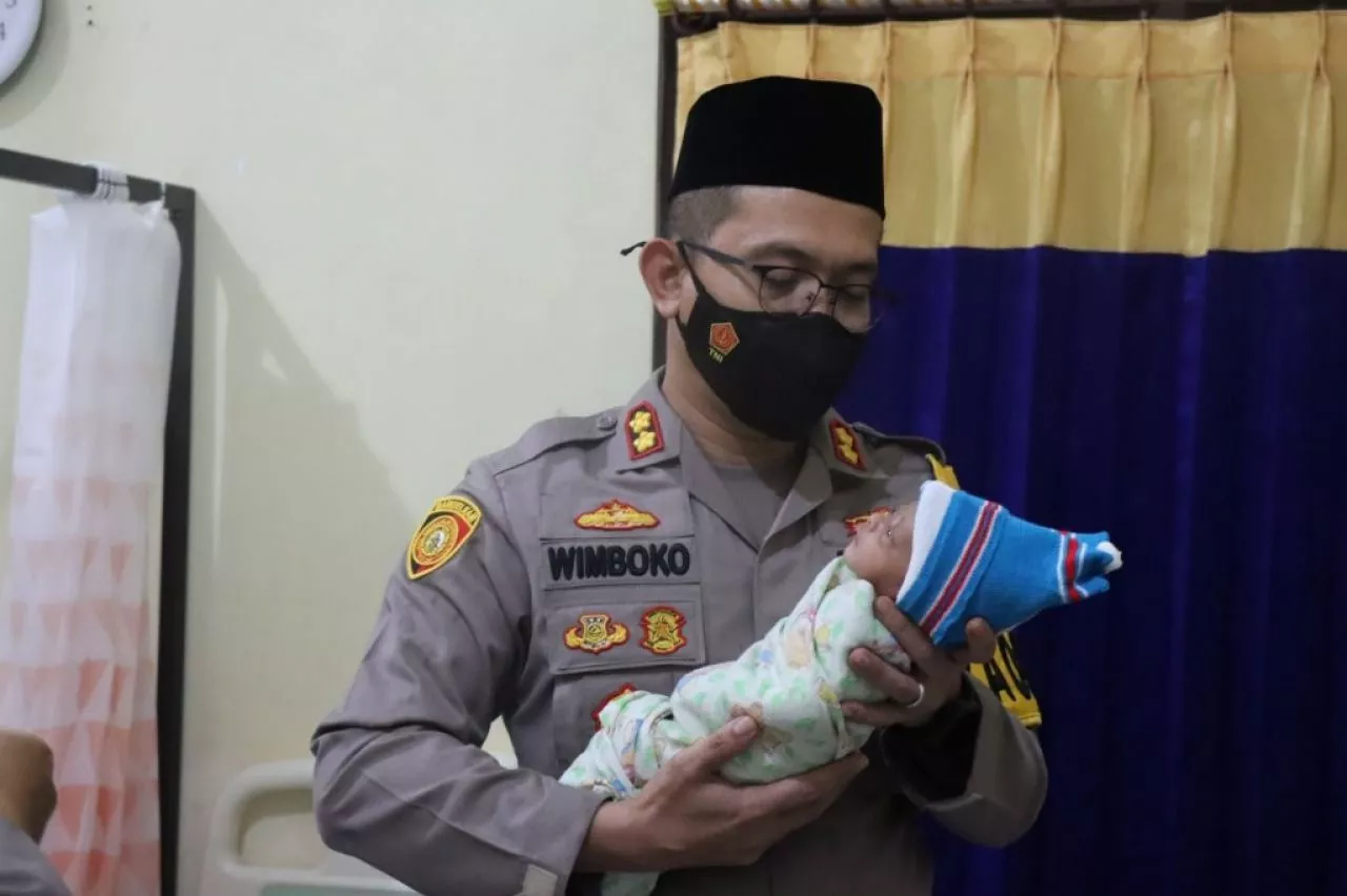 Perhatian Khusus Kapolres Bondowoso Untuk Bayi yang Dibuang