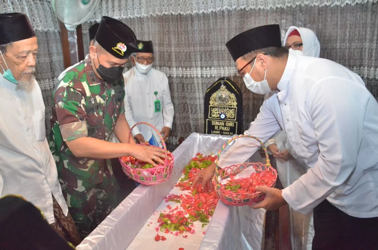 Hut ke-48 Kabupaten Gresik, Bupati serta Dandim 0817 Ziarah Wali