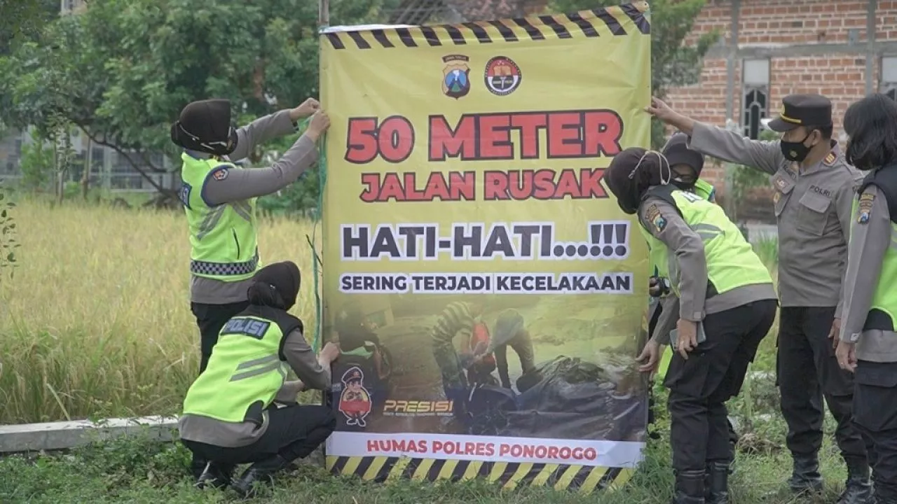 Penting Keselamatan, Ini Aksi Polwan Polres Ponorogo
