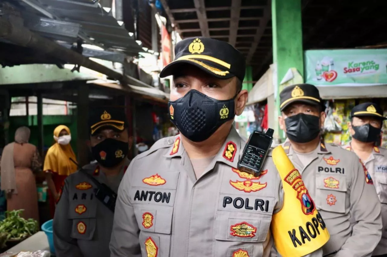Kapolres Tanjung Perak Surabaya Cek Minyak Goreng Dipasar wilayah Hukumnya