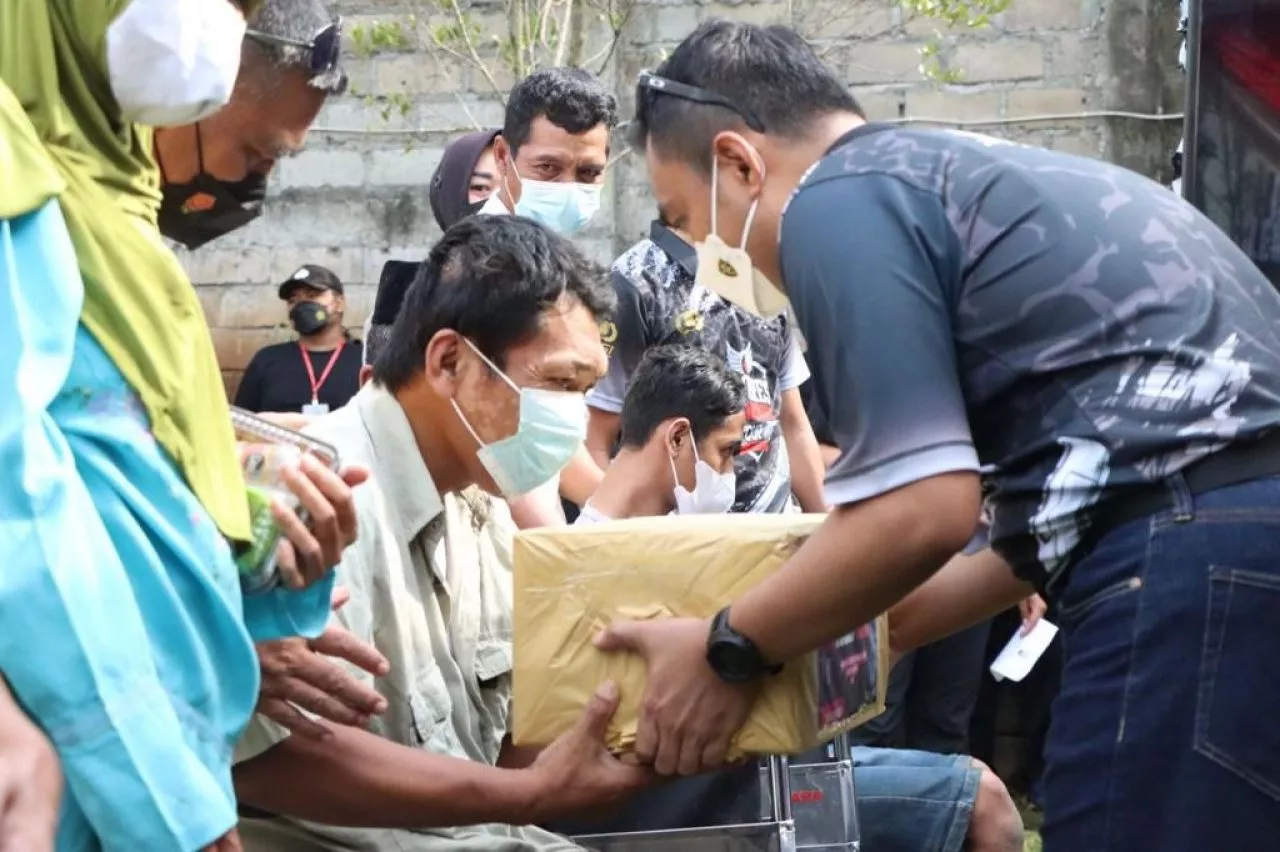 Wayahe Lapor Kapolres, Kapolres Nganjuk Bagi Bagi Sembako dan Kursi Roda