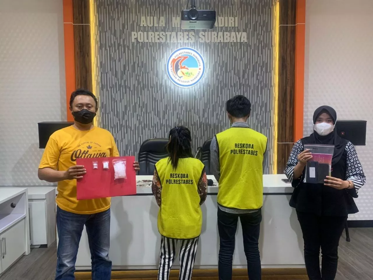 Bisnis Barang Haram, Sepasang Sejoli Ditangkap