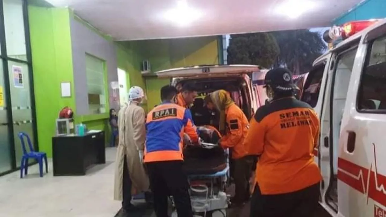 Laka di Jalan Raya Sendi, Honda Jazz Warna Merah Terpental 200 Meter