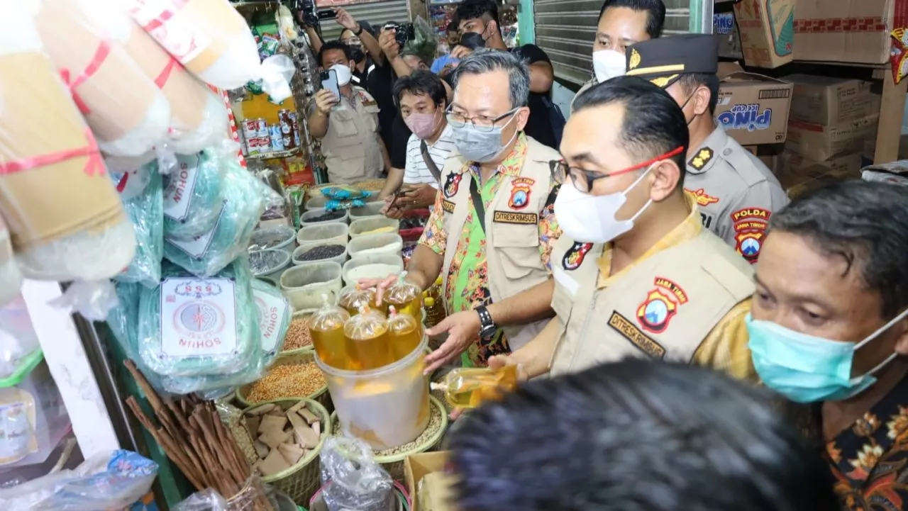 Satgas Pangan Polda Jatim Pantau Ketersediaan Minyak Goreng di Wonokromo