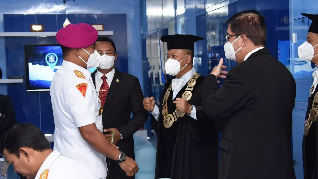 Dankodiklatal Hadiri Wisuda Sarjana Universitas Hang Tuah