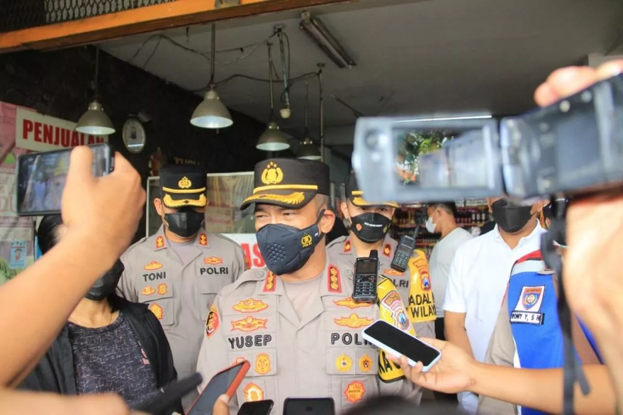 Polisi Himbau, Taat Prokes Saat Sholat Jamaah di Masjid