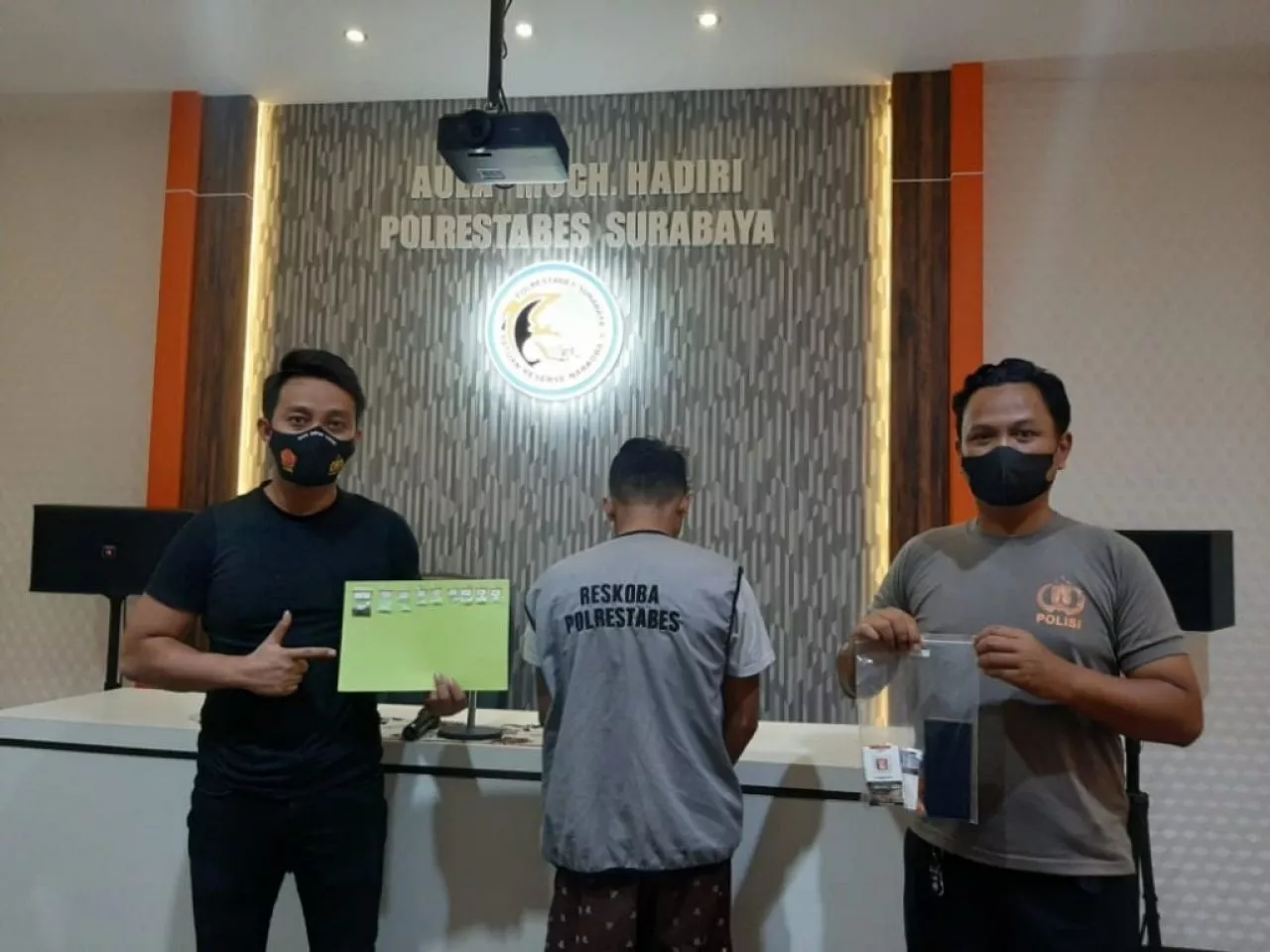 Akibat Edarkan Barang Haram, MI Diringkus Satres Narkoba Polrestabes Surabaya
