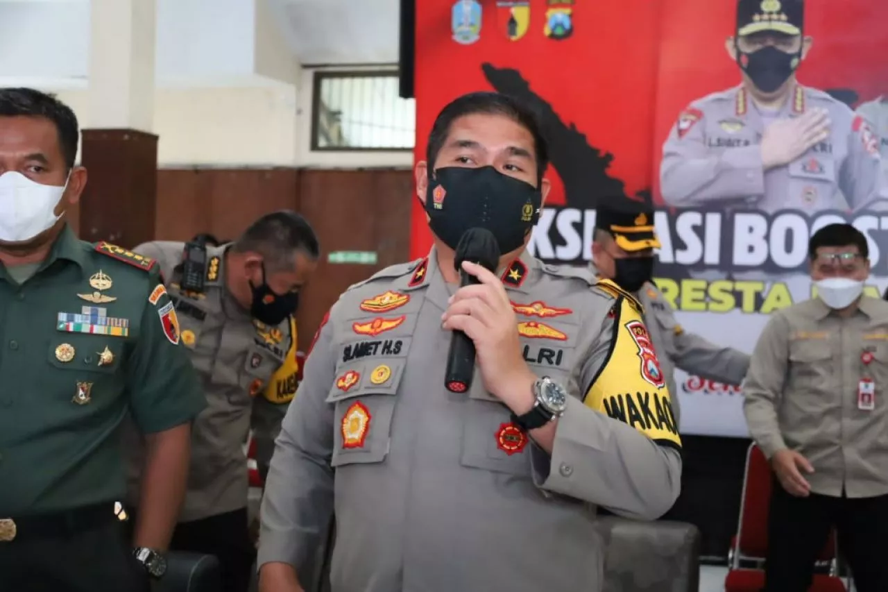 Waka Polda Jatim Zoom Meting Vaksinasi Serentak Bersama Waka Polri