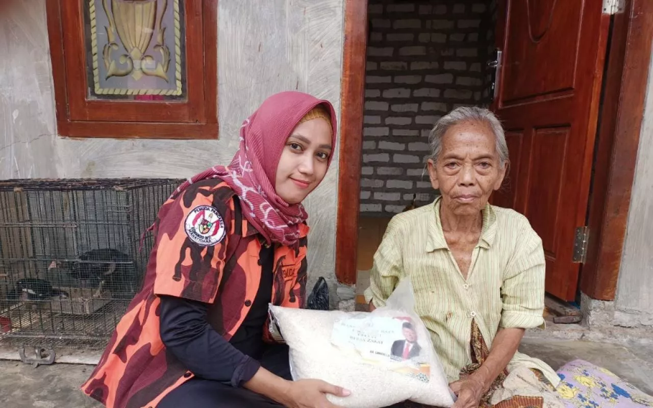Peduli Kaum Duafa, La Nyala Bagi Sembako melalui Pemuda Pancasila Sampang